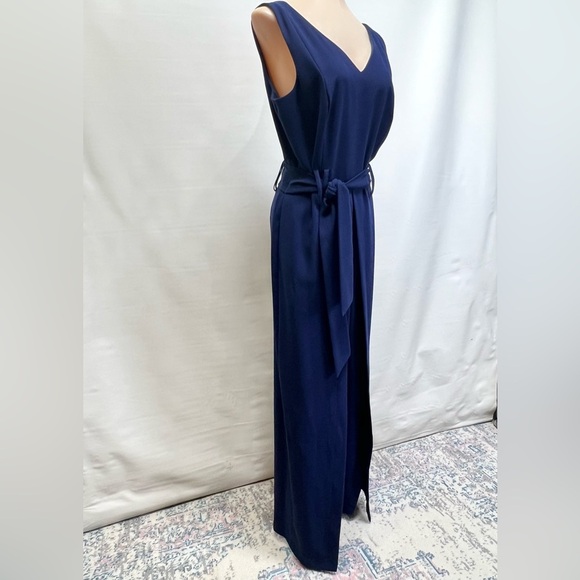 TAHARI Navy blue double V neckline sleeveless jumpsuit size 4. - Picture 11 of 16